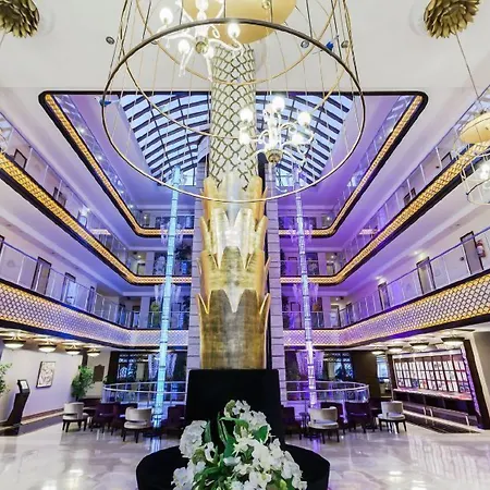 Adalya Art - Ultra Hotell