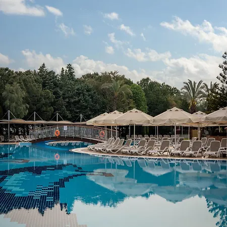Adalya Art - Ultra Hotell